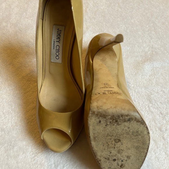 Jimmy Choo. Nude patent leather. Peep toe platform high heel. - Picture 4 of 4